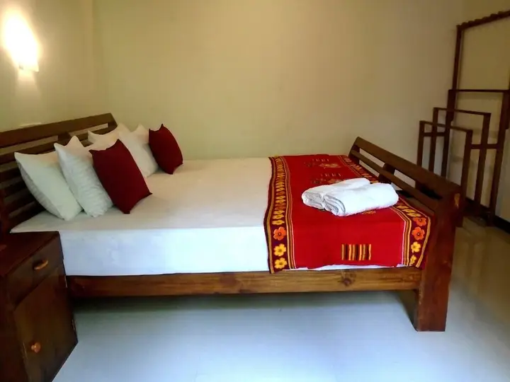 Диквелла: Bee Line Home Stay