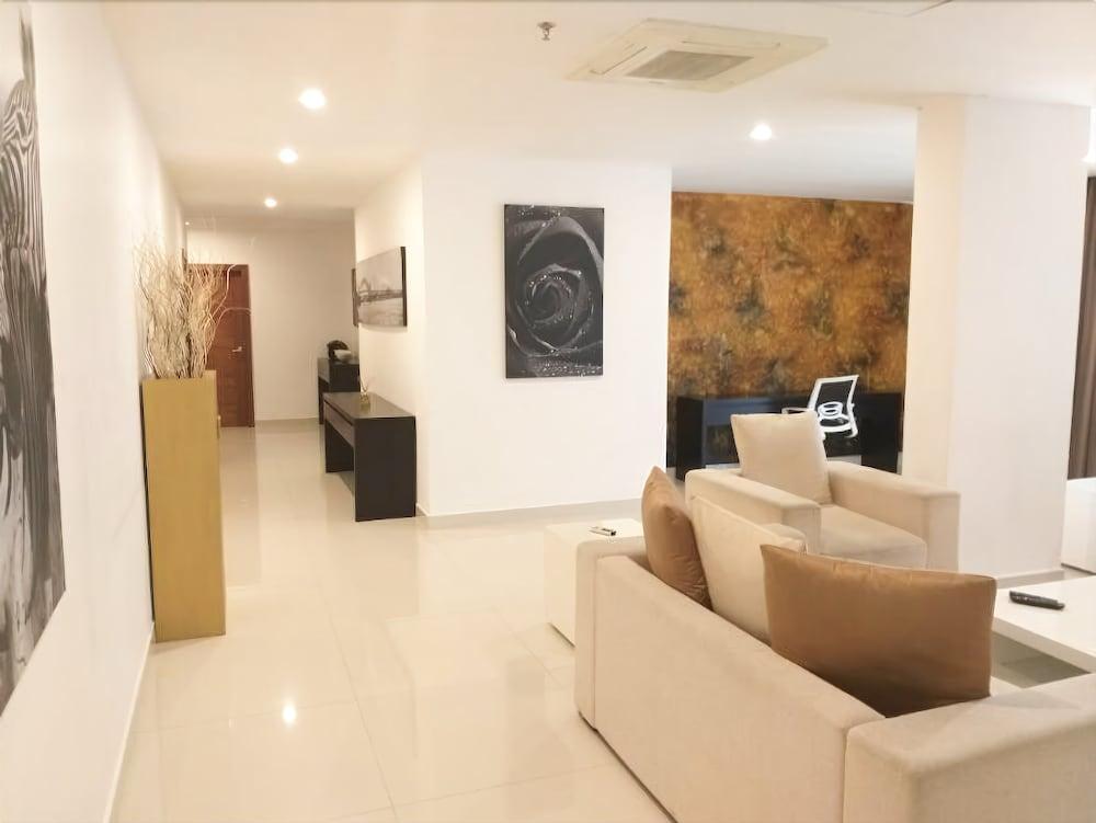 Коломбо: Platinum One Suites - 3 Bedroom