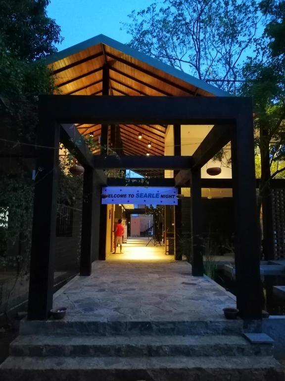 Виравила: Breezy Lake Eco Friendly Cabanas Yala