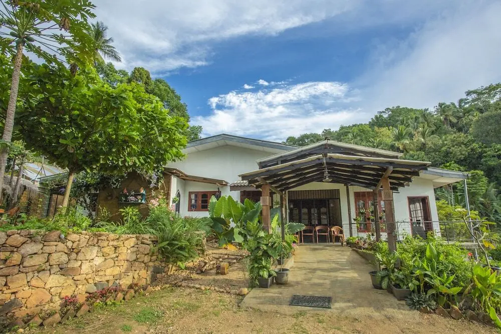 Канди: The Hilltop Eco Homestay