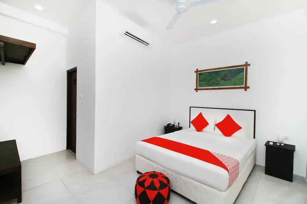 Галле: OYO 300 Sinha Hotel