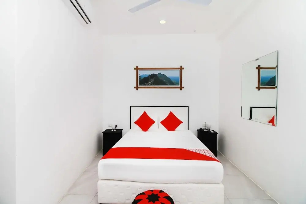 Галле: OYO 300 Sinha Hotel