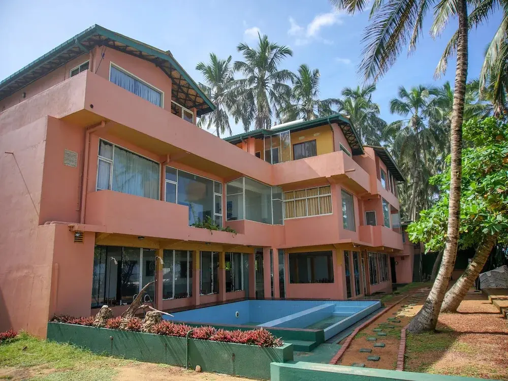 Галле: Oyo 246 Roy Villa Beach Hotel