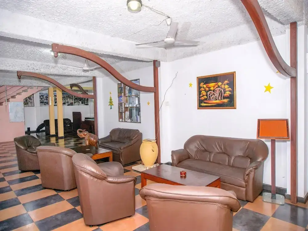 Галле: Oyo 246 Roy Villa Beach Hotel