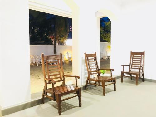 Анурадхапура: City Royal White Tourist Rest