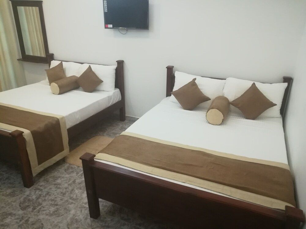 Анурадхапура: City Royal White Tourist Rest