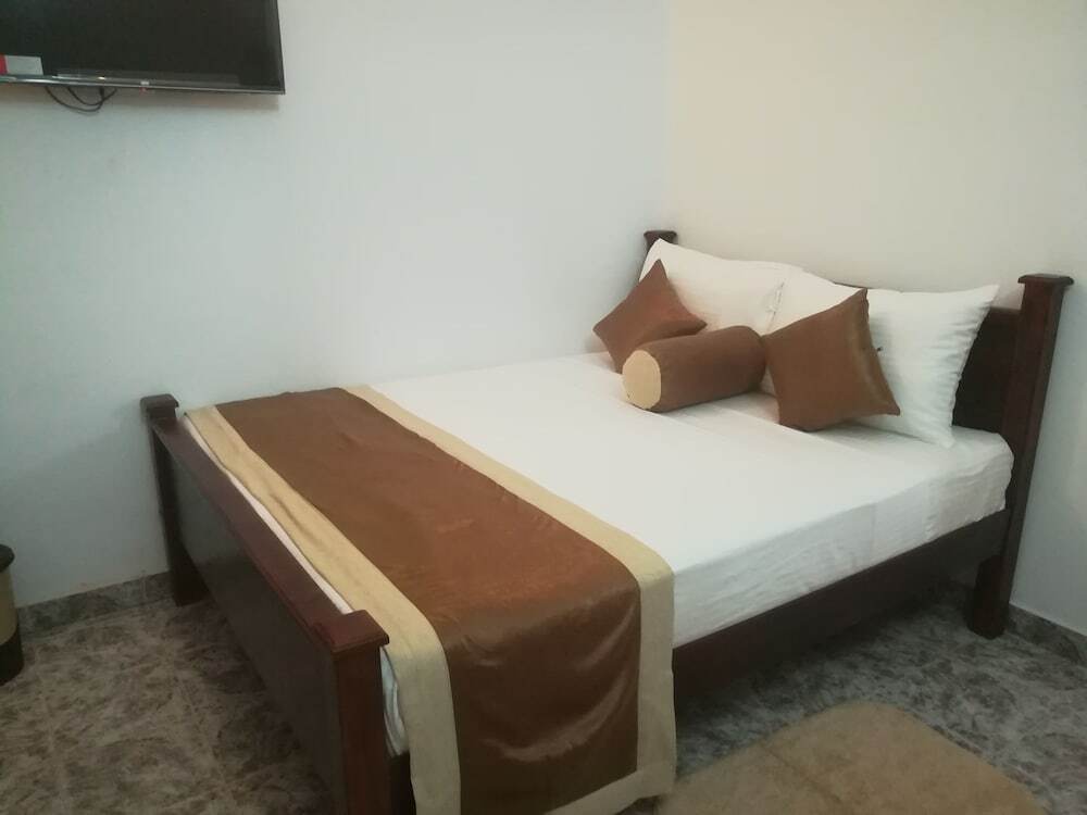 Анурадхапура: City Royal White Tourist Rest