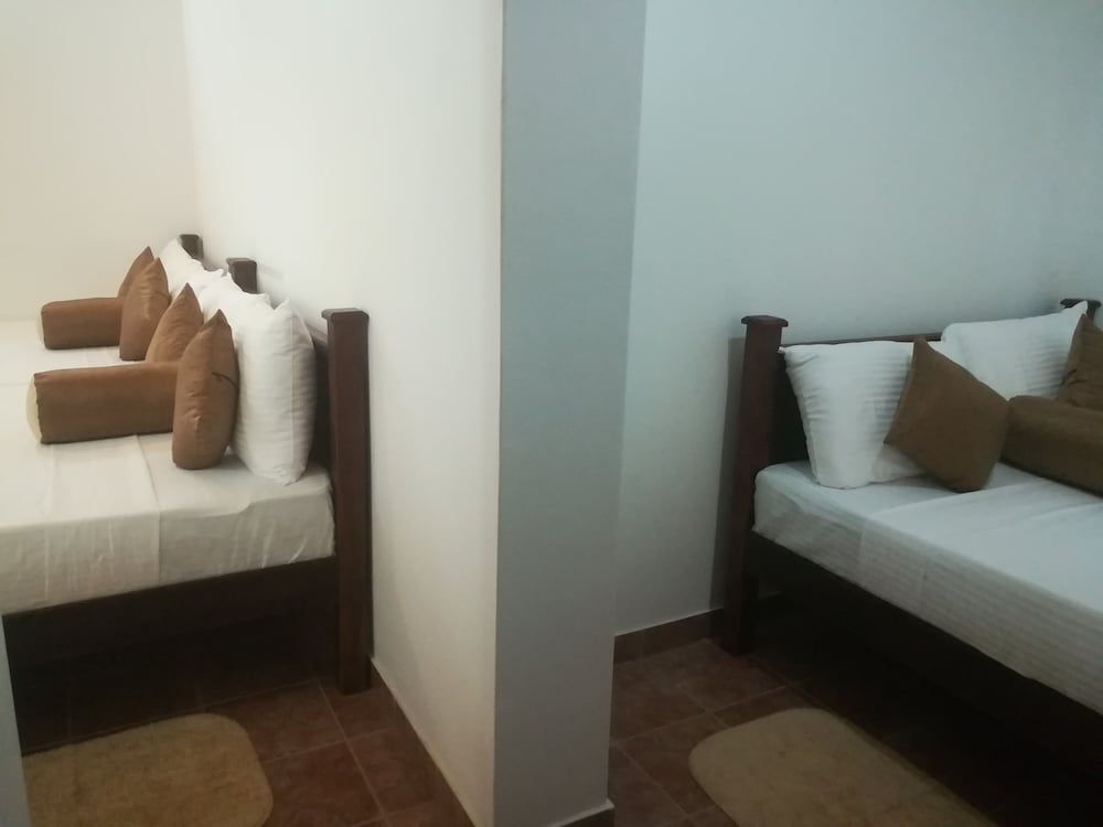 Анурадхапура: City Royal White Tourist Rest