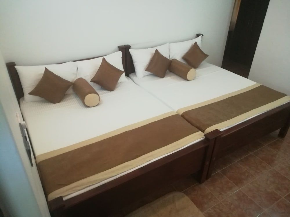 Анурадхапура: City Royal White Tourist Rest