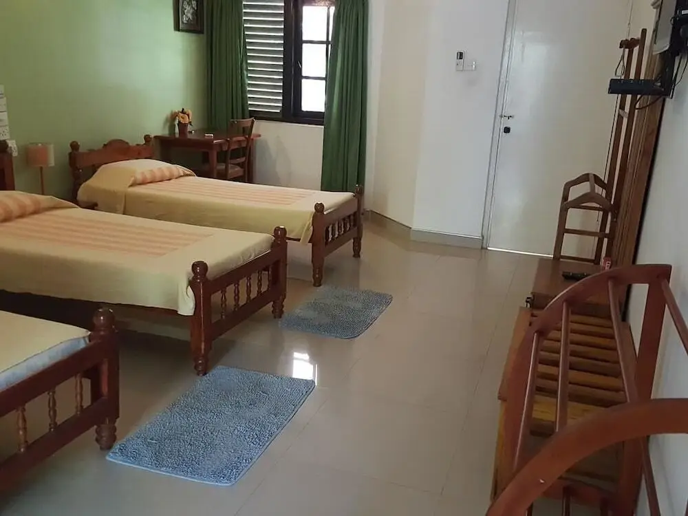 Хингуракгода: Wood Side Tour Inn