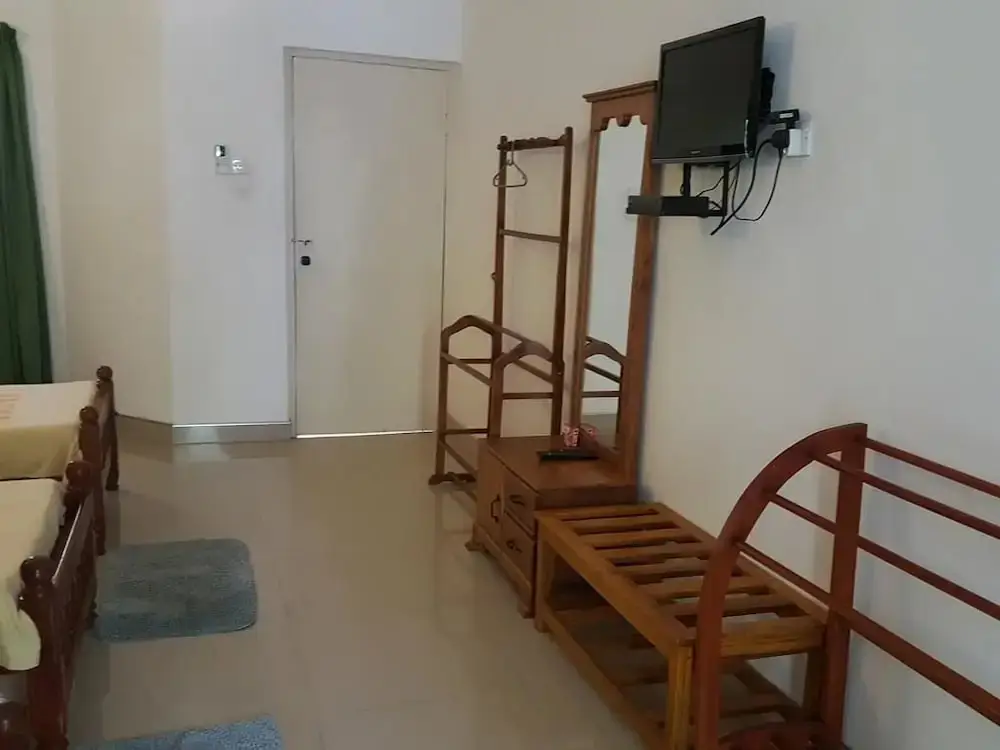 Хингуракгода: Wood Side Tour Inn
