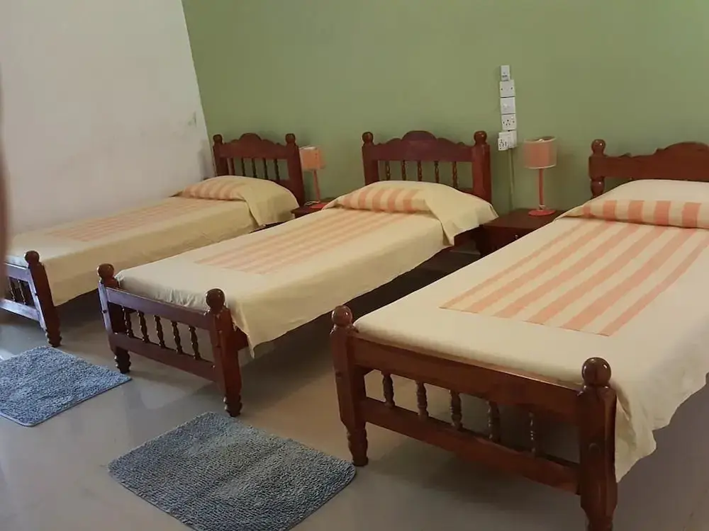 Хингуракгода: Wood Side Tour Inn