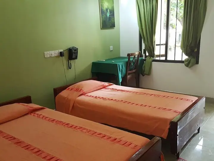 Хингуракгода: Wood Side Tour Inn