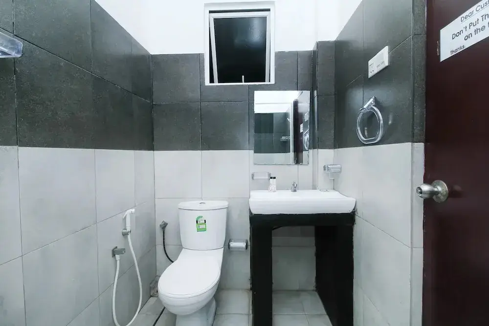 Катунаяке: Oyo 365 Kingsgate Transit Hotel
