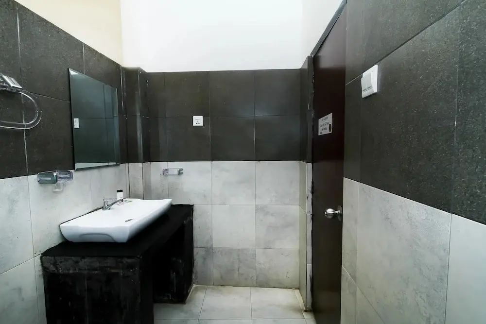 Катунаяке: Oyo 365 Kingsgate Transit Hotel