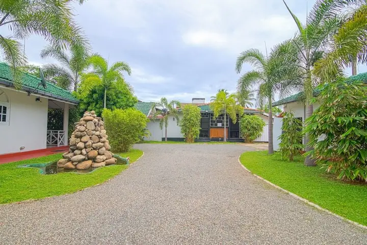 Негомбо: OYO 385 Sanri Villa Negombo