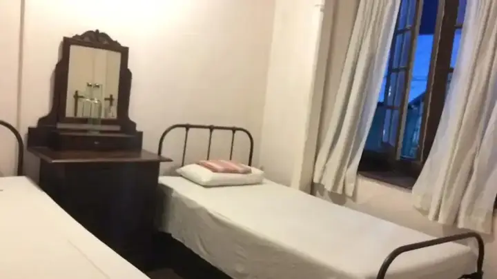 Канди: Olde Empire Hotel