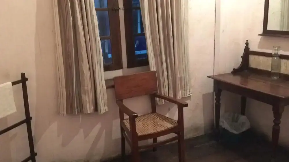 Канди: Olde Empire Hotel