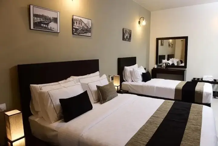 Канди: Pine Hill Residence