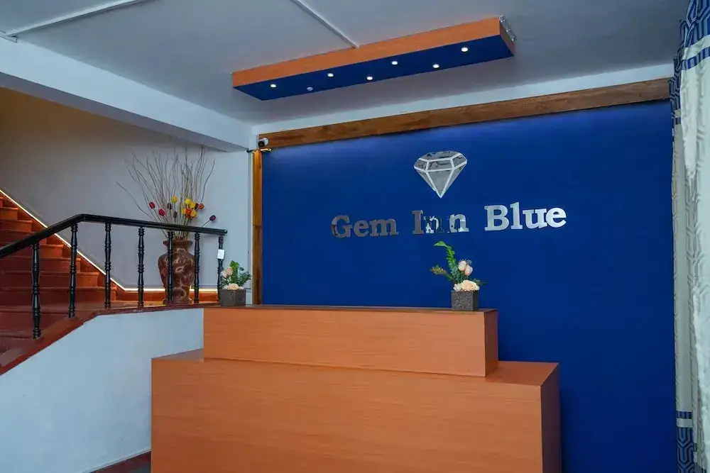 Канди: OYO 452 Gem In Blue