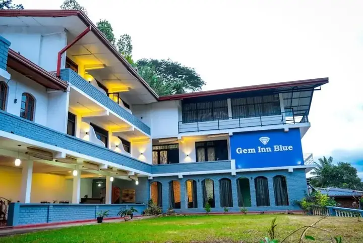 Канди: OYO 452 Gem In Blue