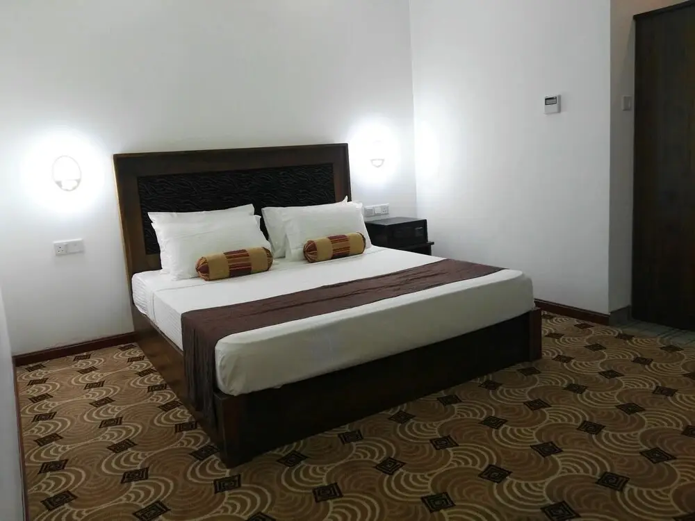 Негомбо: Hotel Akashayaam