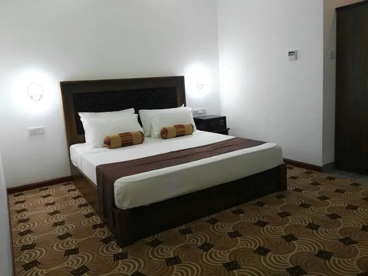 Негомбо: Hotel Akashayaam
