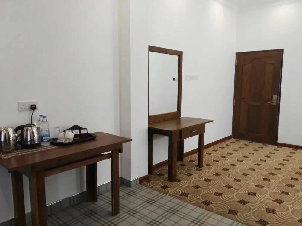 Негомбо: Hotel Akashayaam