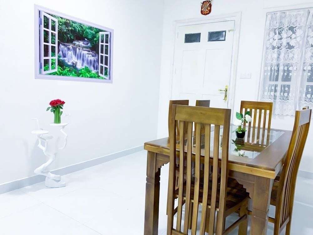 Амбевелла: Mount Edge Riverside Hotel in Bandarawela