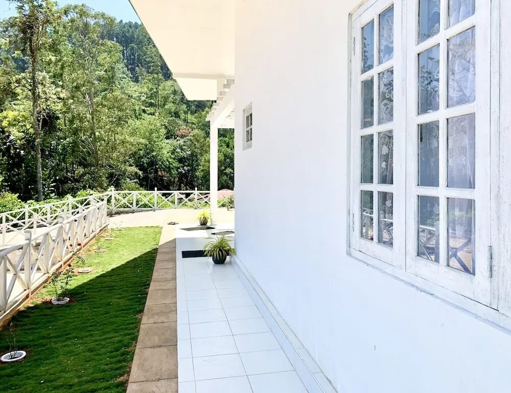 Амбевелла: Mount Edge Riverside Hotel in Bandarawela