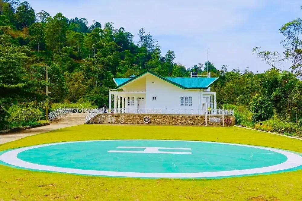 Амбевелла: Mount Edge Riverside Hotel in Bandarawela