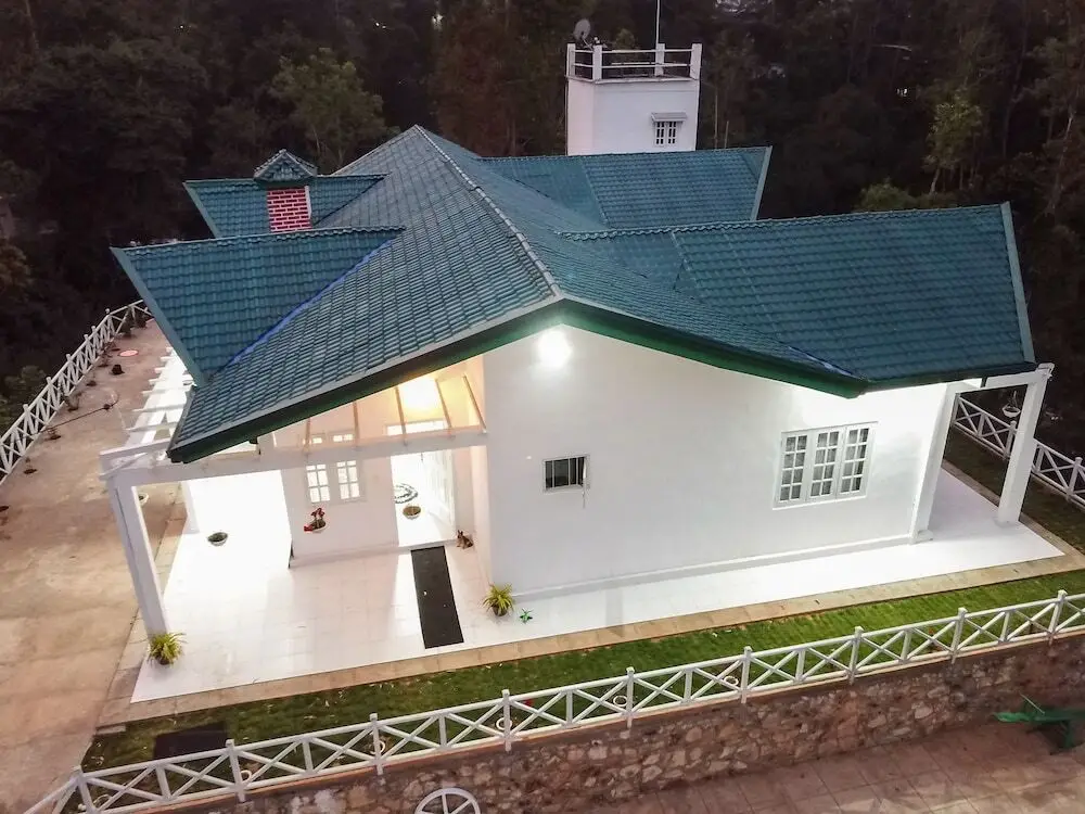 Амбевелла: Mount Edge Riverside Hotel in Bandarawela