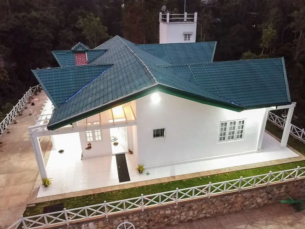 Амбевелла: Mount Edge Riverside Hotel in Bandarawela