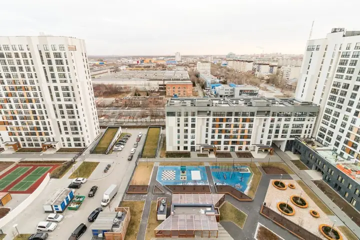 Тюмень: Альбатрос на улице 50 лет октября 57а