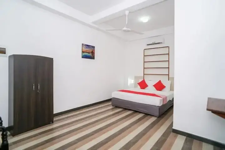Унаватуна: Oyo 566 U K G Residencies
