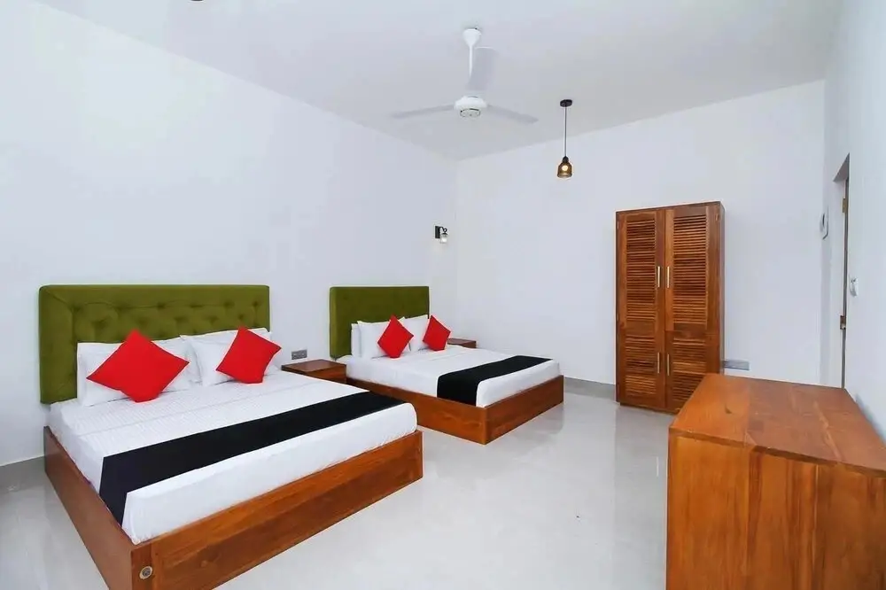 Негомбо: Capital O 470 J Leaf Hotel