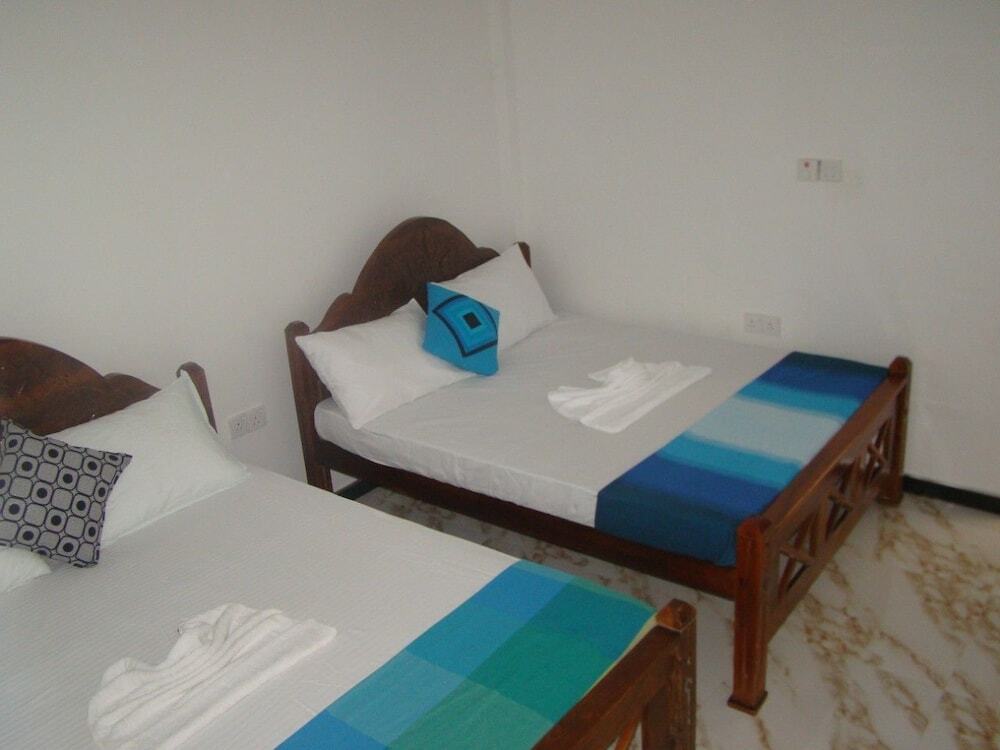 Полоннарува: Monkey Garden Hotel