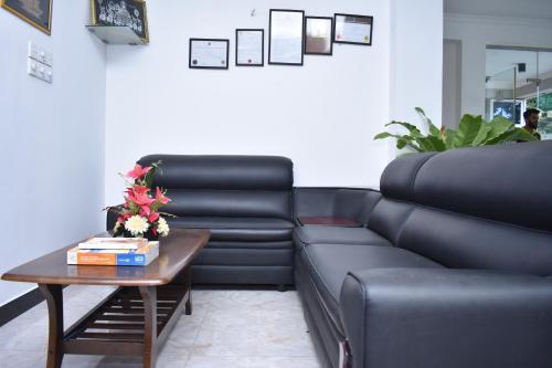 Гора Lavinia: Oyo 361 Grand Rovinka Hotel