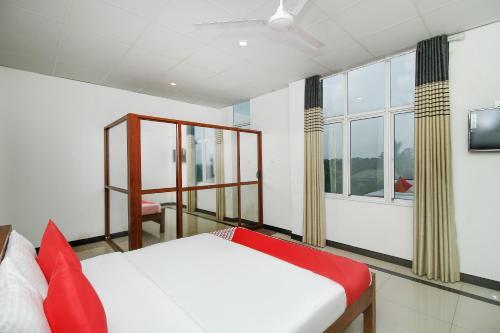 Гора Lavinia: Oyo 361 Grand Rovinka Hotel