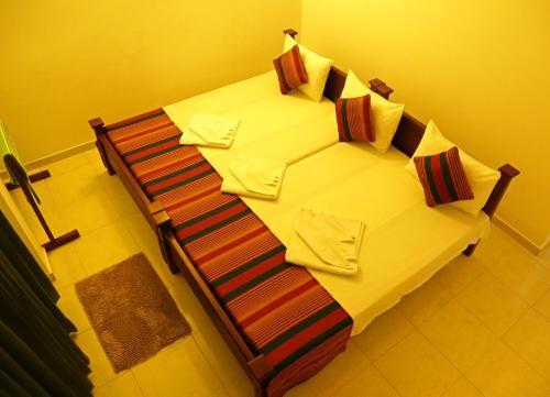 Эмбилипития: Vishmee Holiday Inn