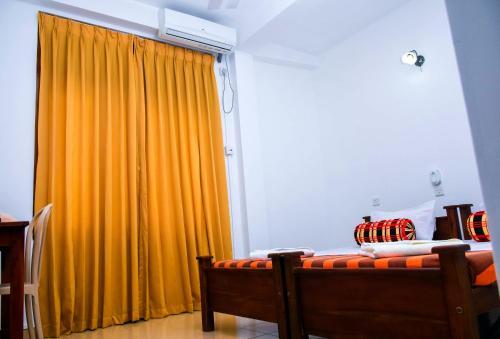 Эмбилипития: Vishmee Holiday Inn