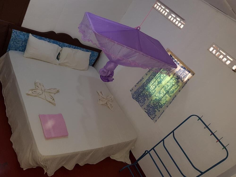 Нилавели: Nilaveli Beach Rooms