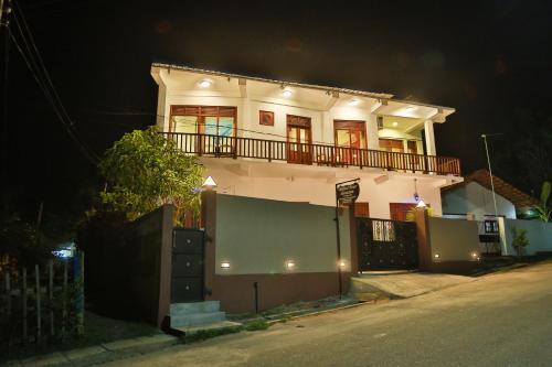 Тангалла: Four season Guest house