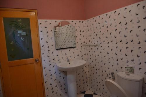 Элла: Little Folly