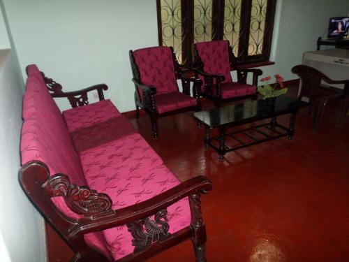 Тангалла: Ovinka home stay
