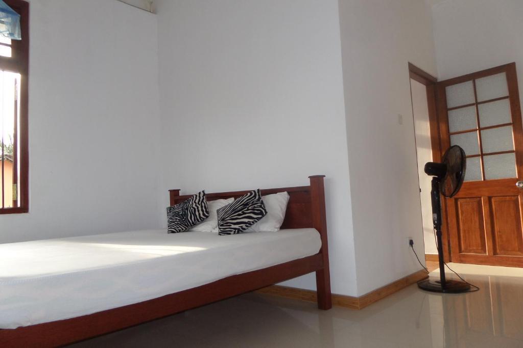 Амбалангода: Sena Home