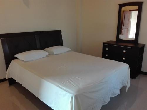 Велигама: senarathna guest house