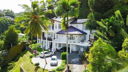 Канди: Samindra Villa