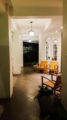 Канди: Samindra Villa