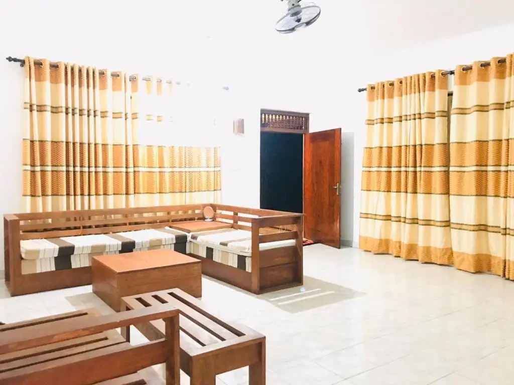 Хиккадува: Pathum Family Home